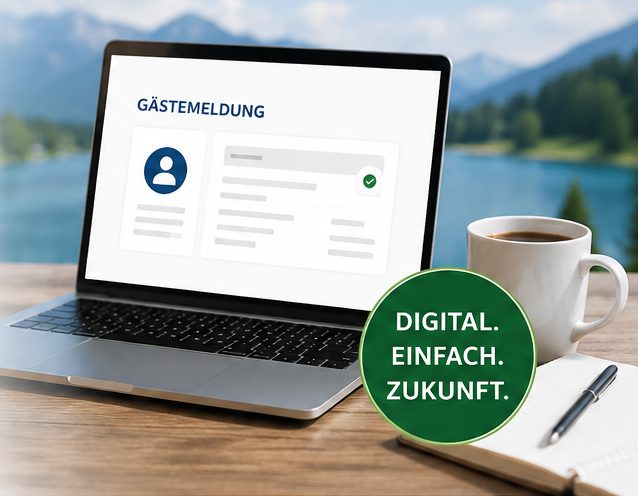 Laptop mit Gästemeldung-App und Kaffee vor Bergsee-Panorama